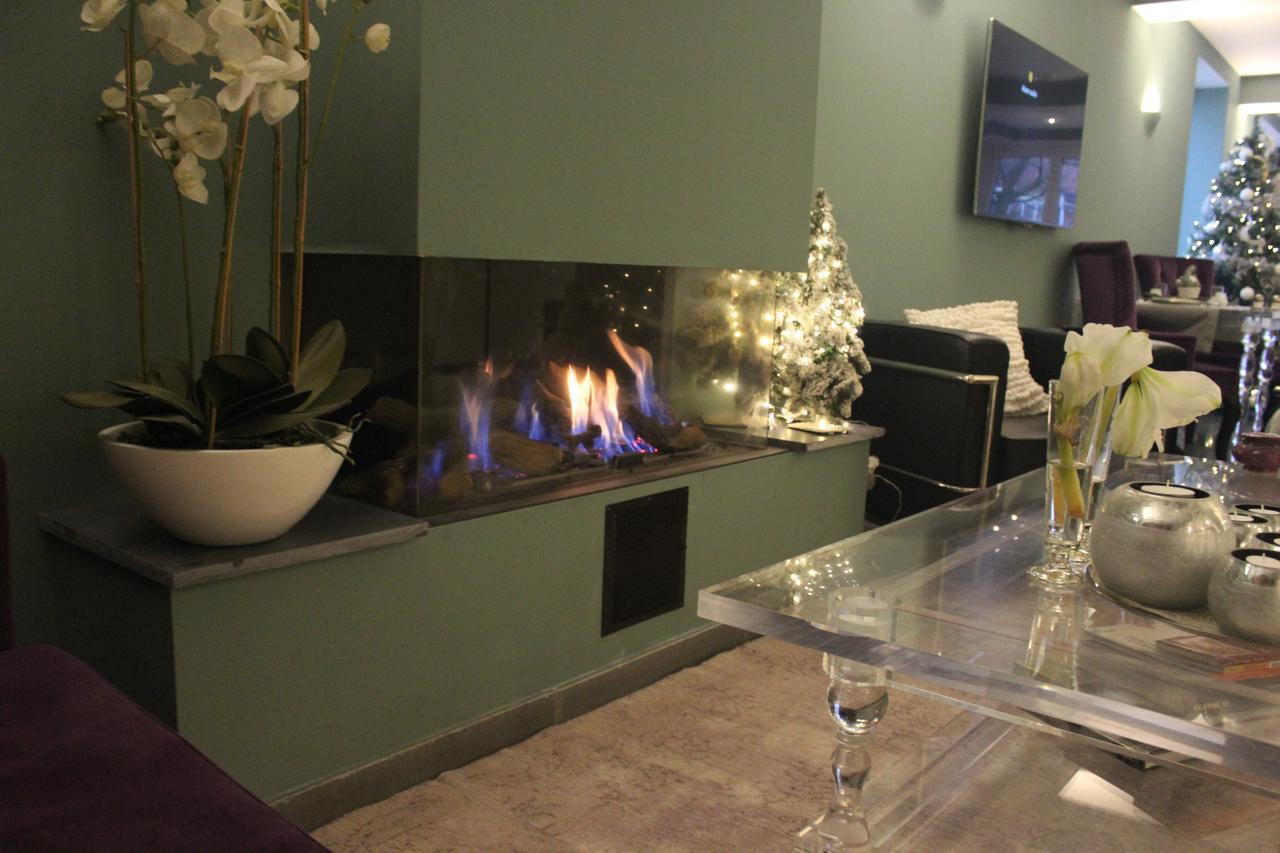 B&B Saint-Georges -Located In The City Centre Of Bruges- Екстериор снимка A fireplace in the lobby of the hotel